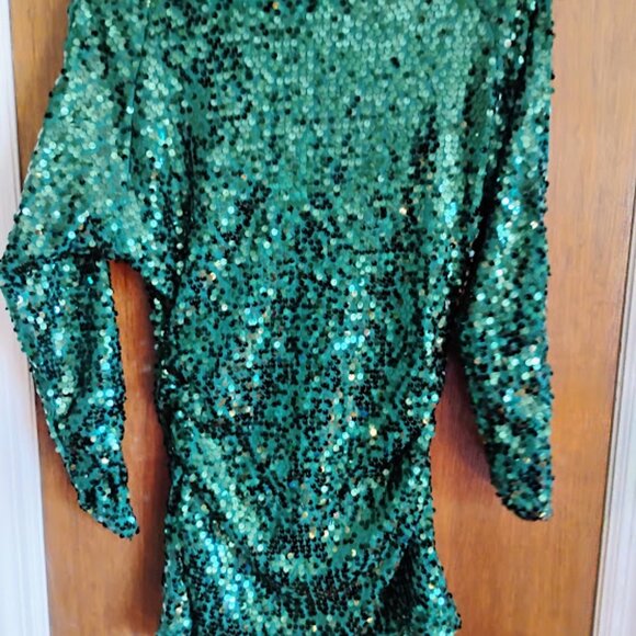 Boston Proper Women's Long Sleeve Cold Shoulder Top Green Sequins Ruched M - Picture 3 of 8